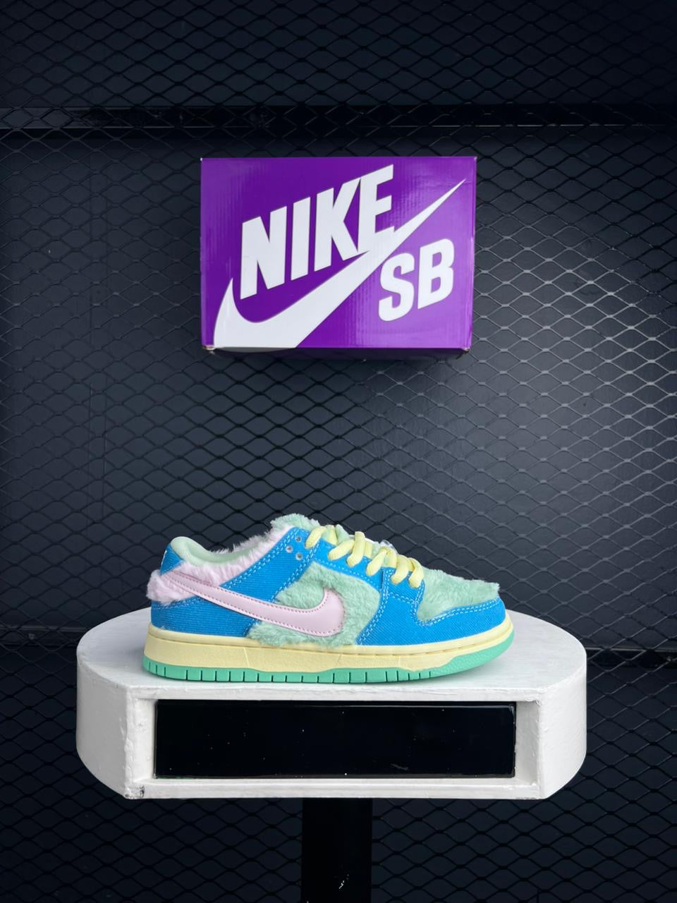 NIKE SB DUNK LOW “ VERDY VISTY “
