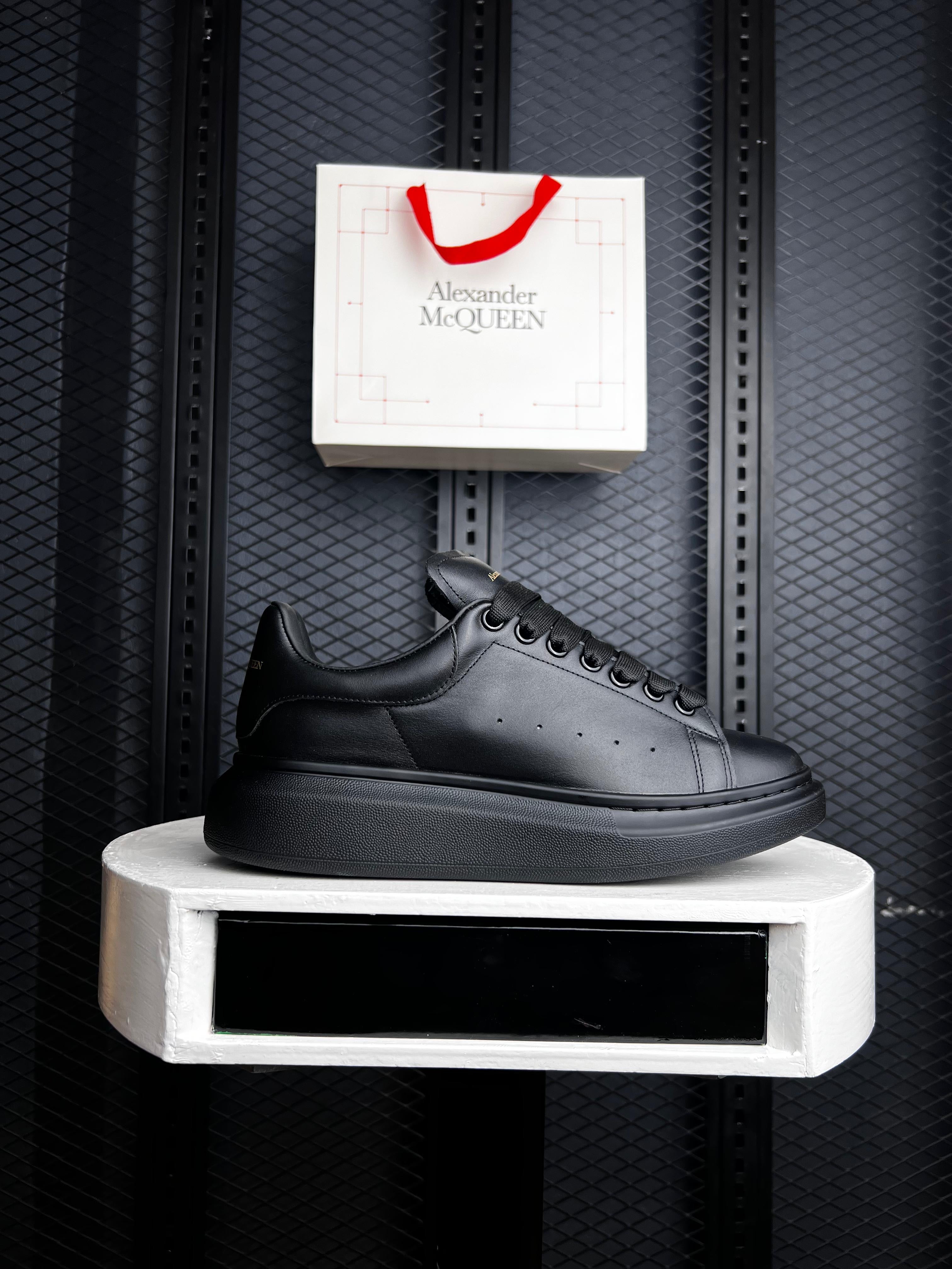 ALEXANDER MCQUEEN TRIPLE BLACK