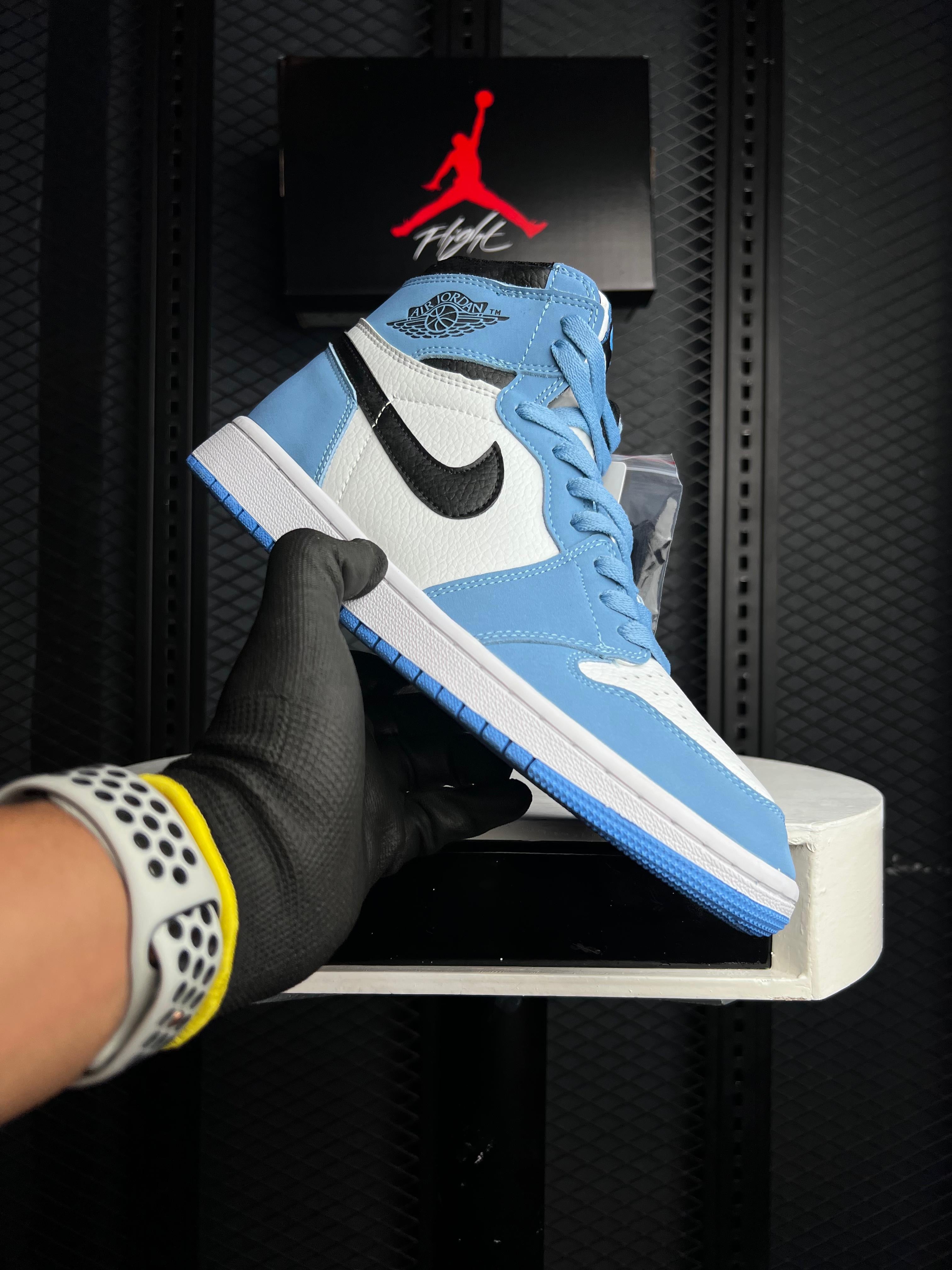 AIR JORDAN 1 RETRO HIGH OG UNIVERSITY BLUE