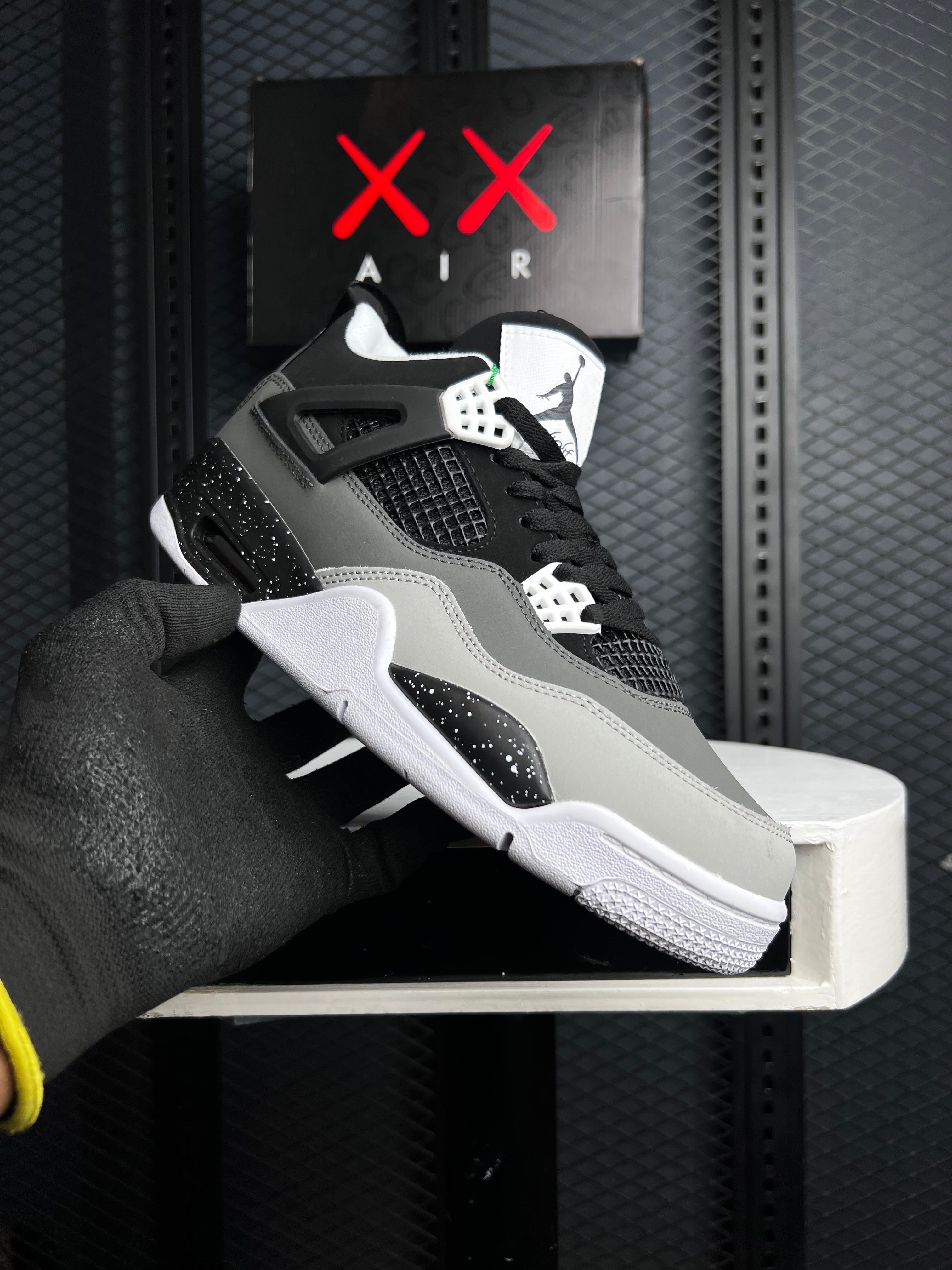 AIR JORDAN 4 RETRO FEAR