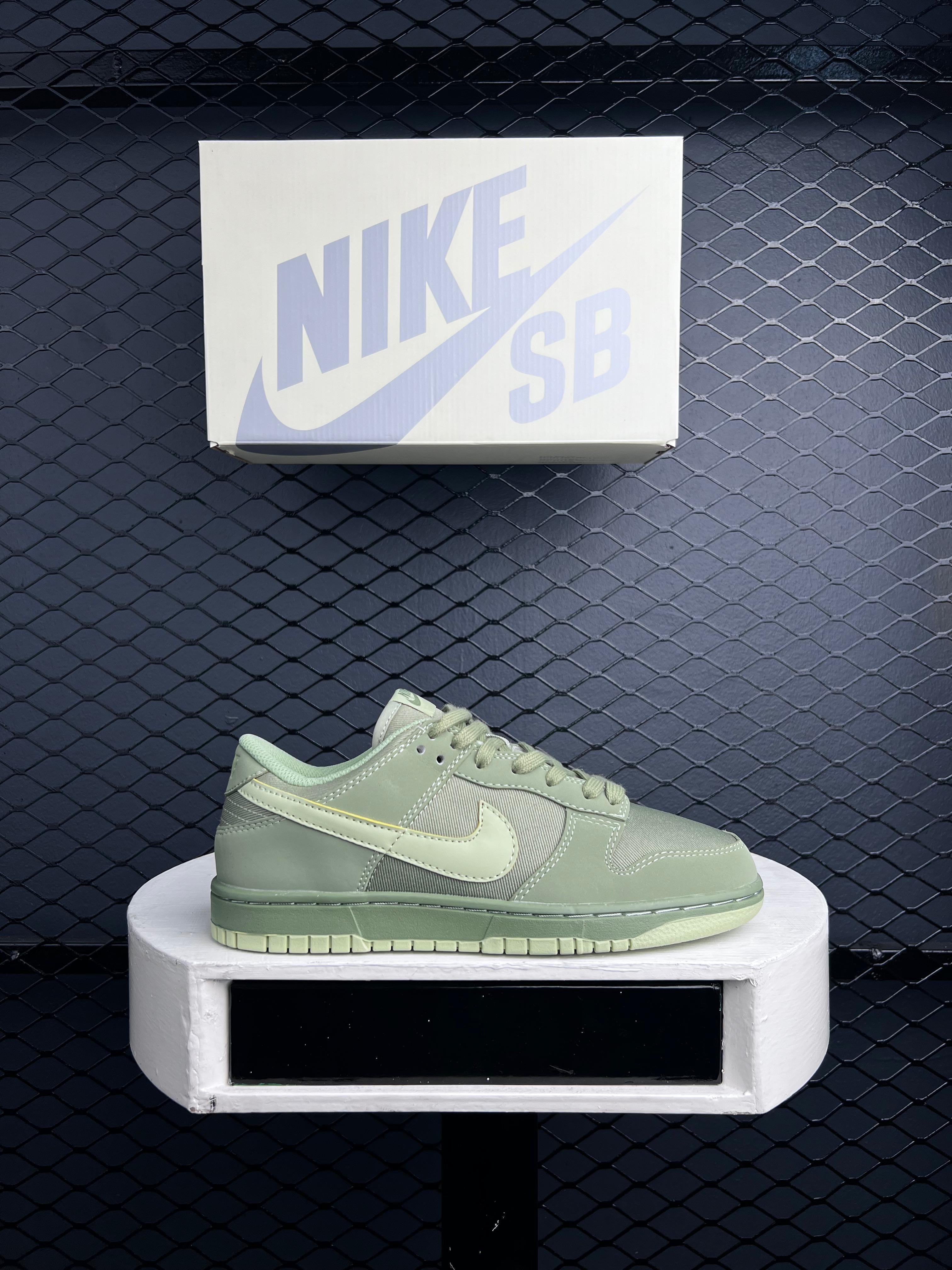 NIKE DUNK LOW “OIL GREEN”