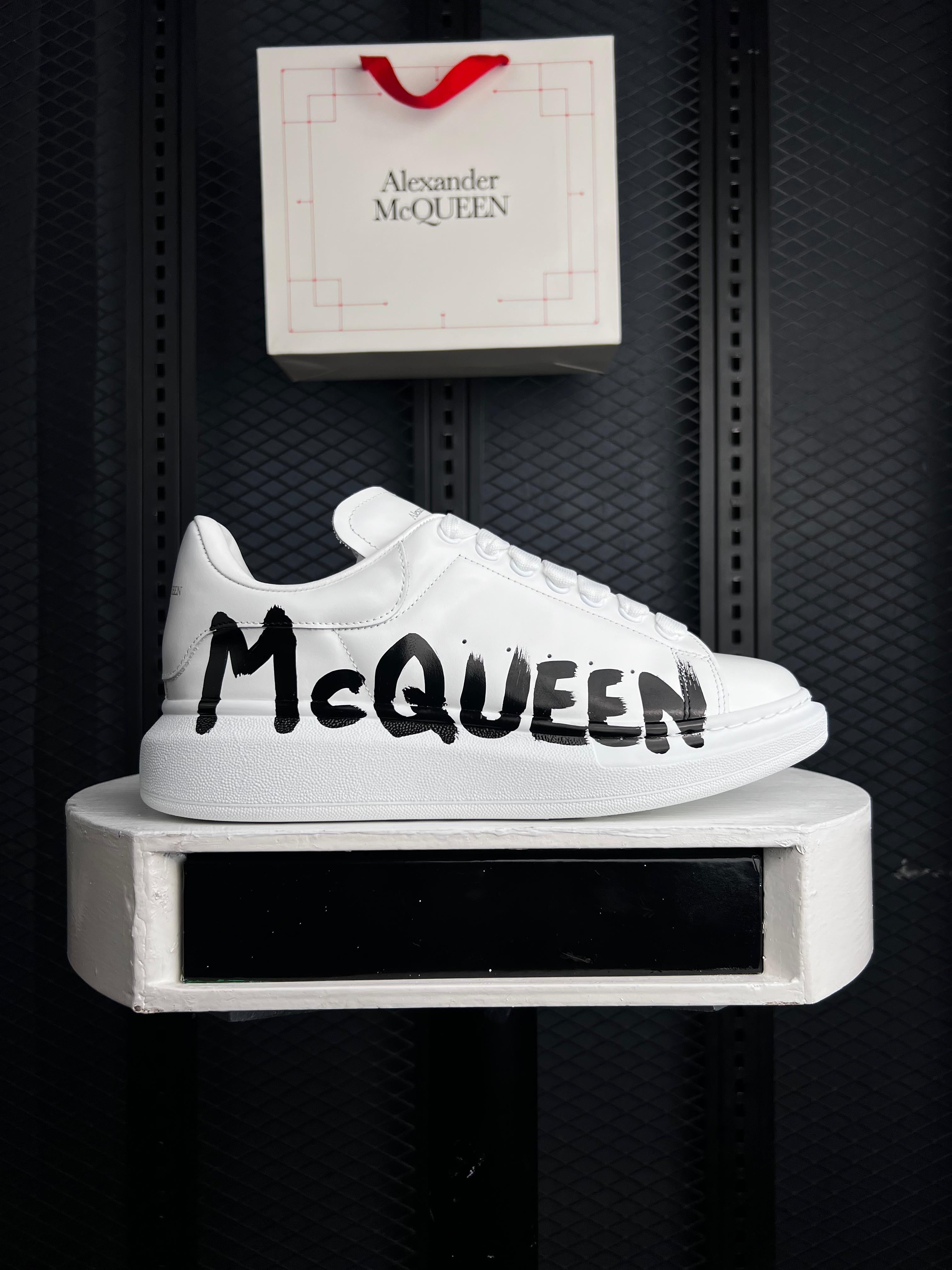 ALEXANDER MCQUEEN OVERSIZED SNEAKERS