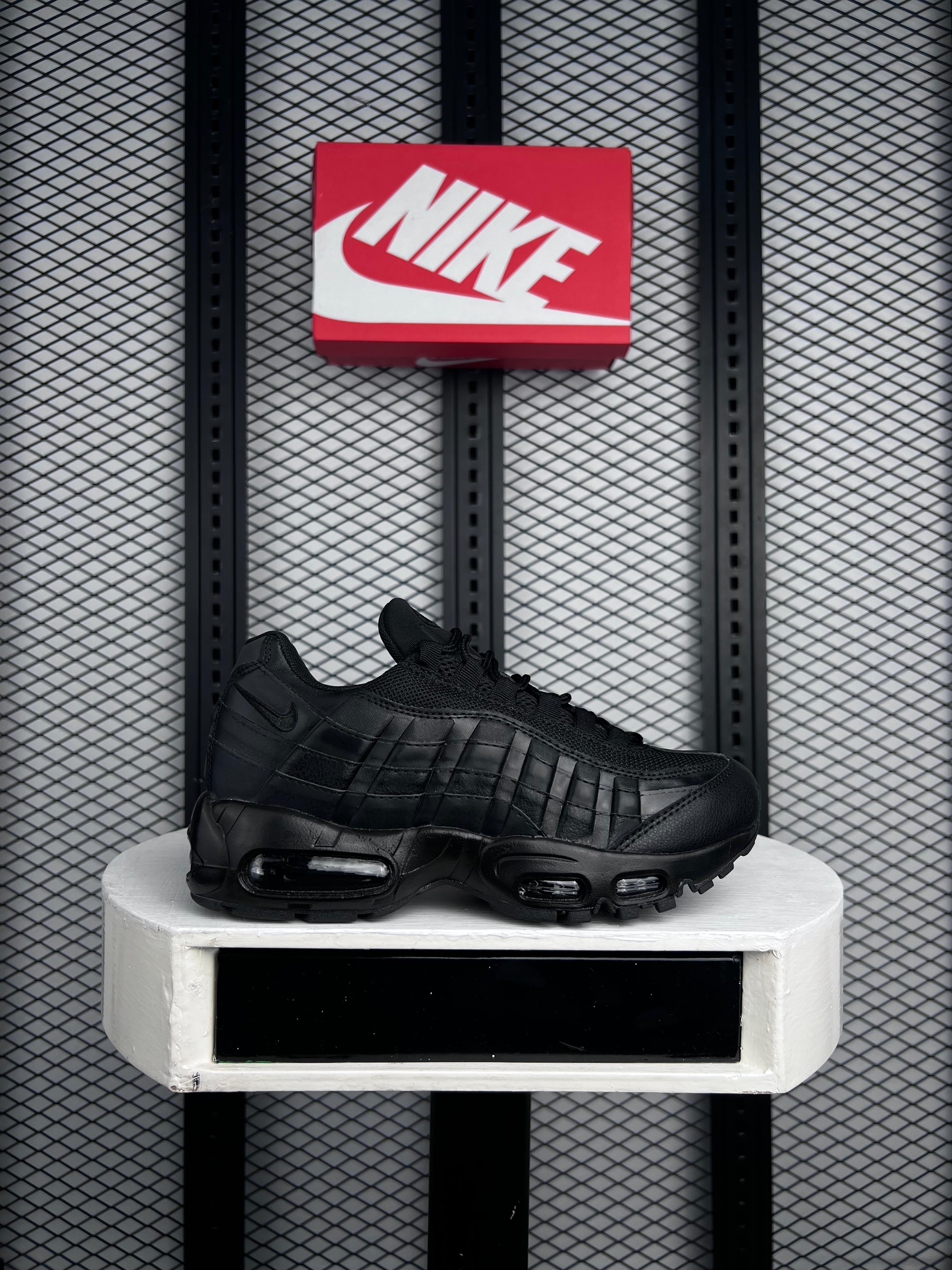 NIKE AIR MAX 95 “TRIPLE BLACK”
