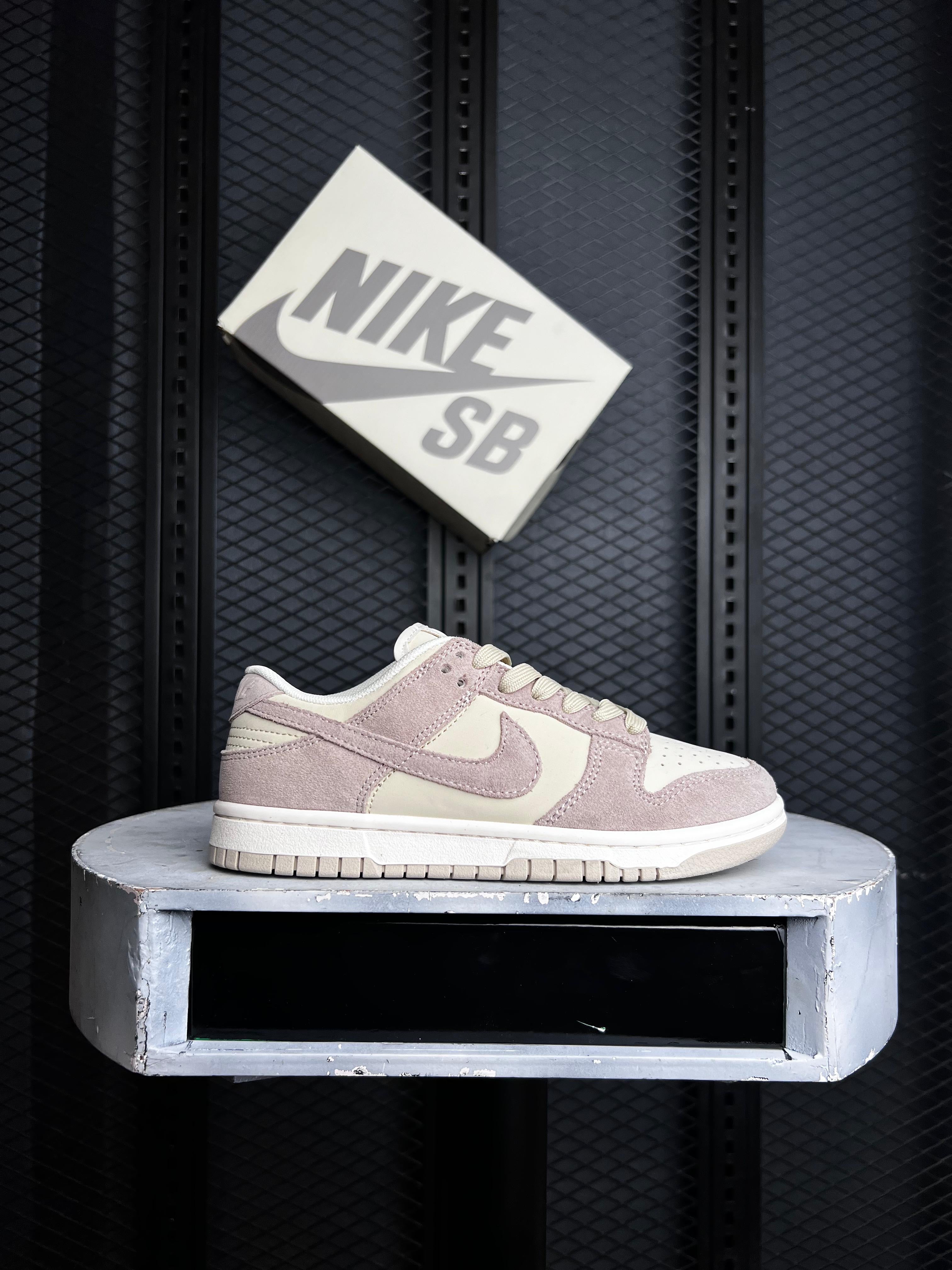 NIKE DUNK LOW SE SANDDRIFT