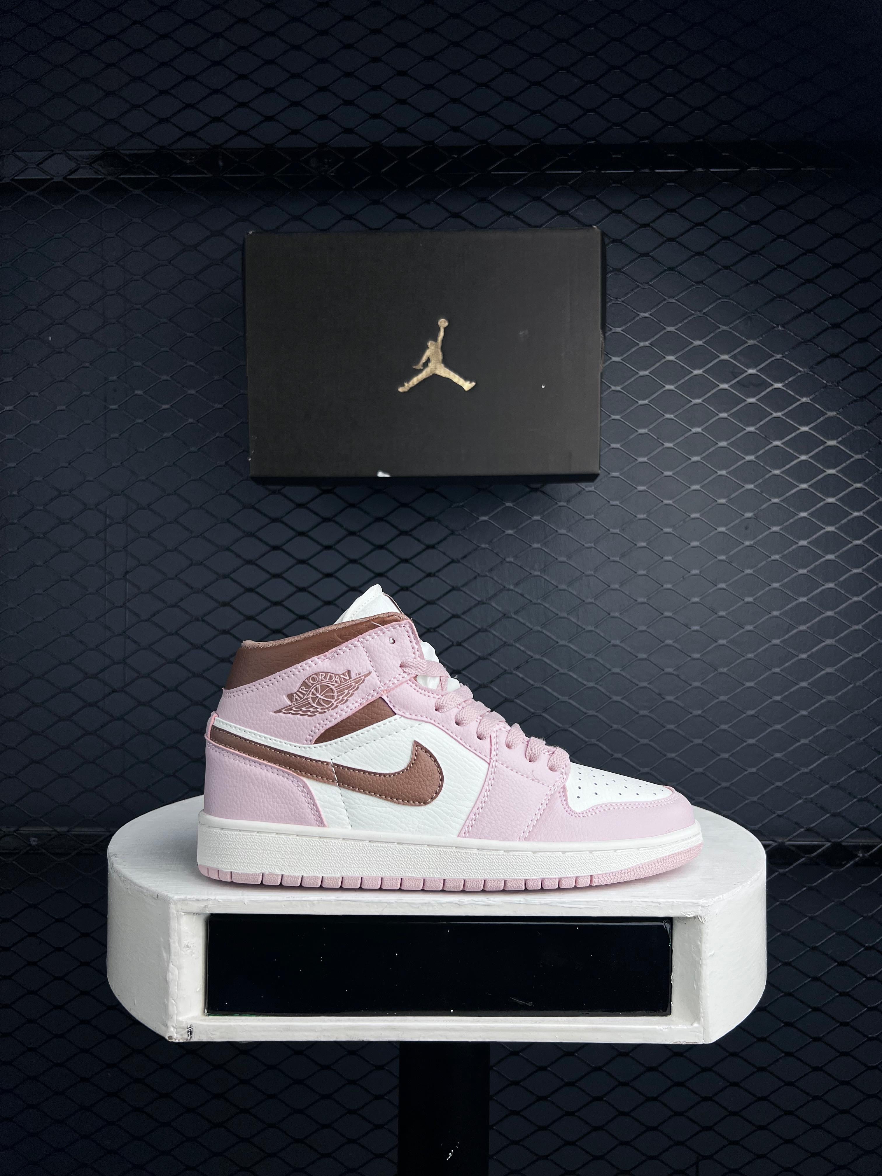 NIKE AIR JORDAN 1 MID “NEAPOLITAN”