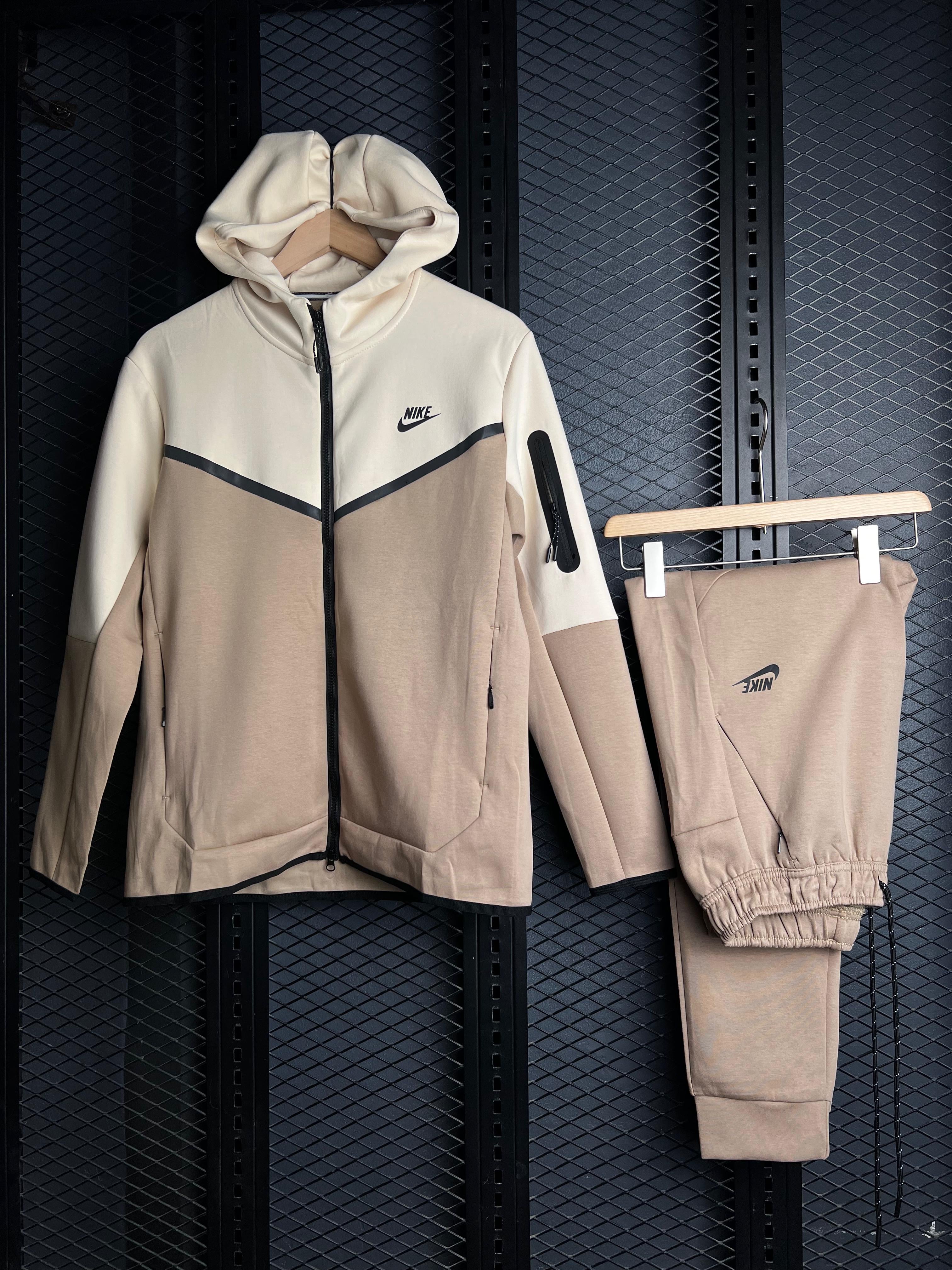 NIKE TECH FLEECE CRÈME TRACKSUIT