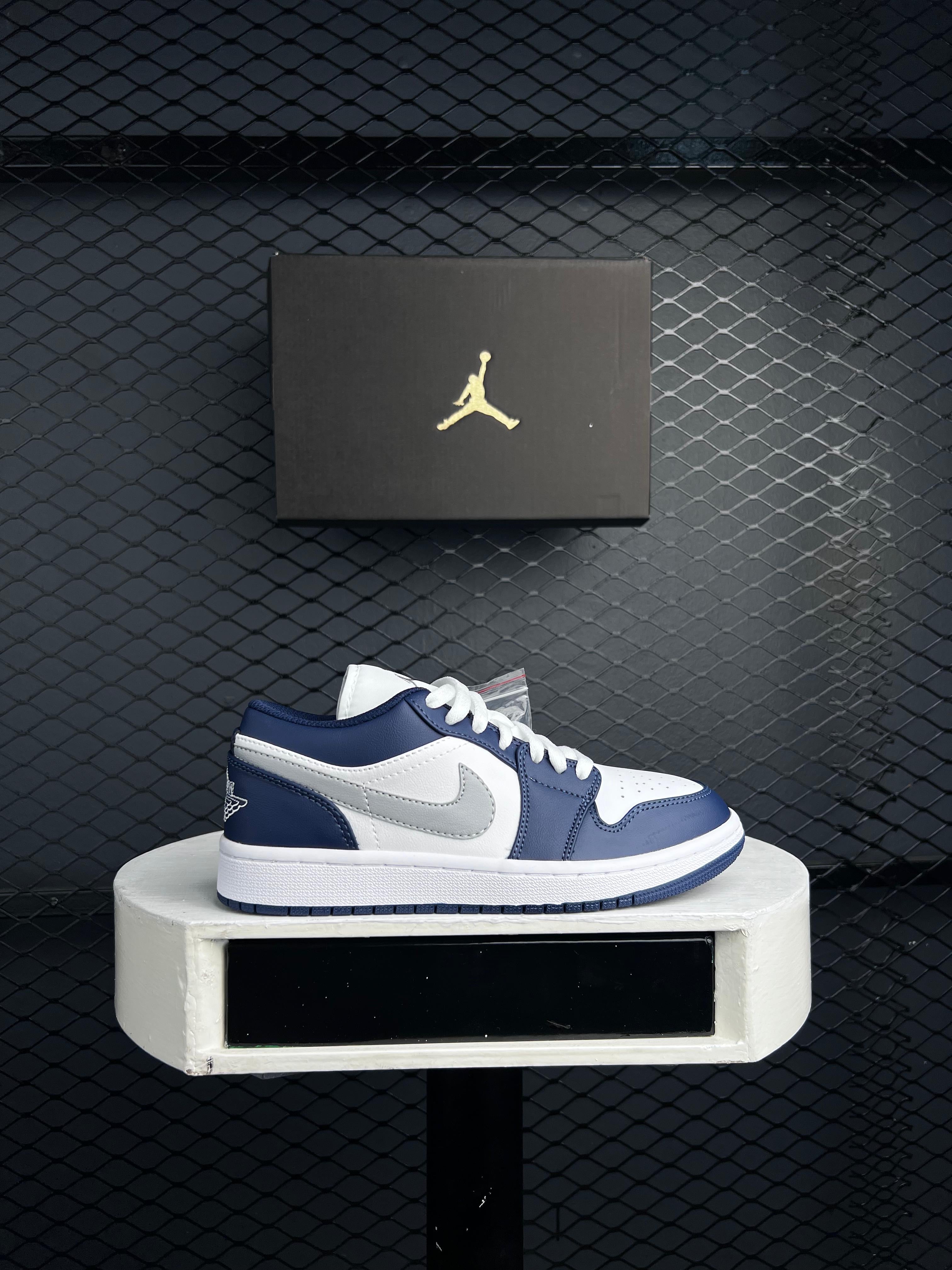 NIKE AIR JORDAN 1 LOW