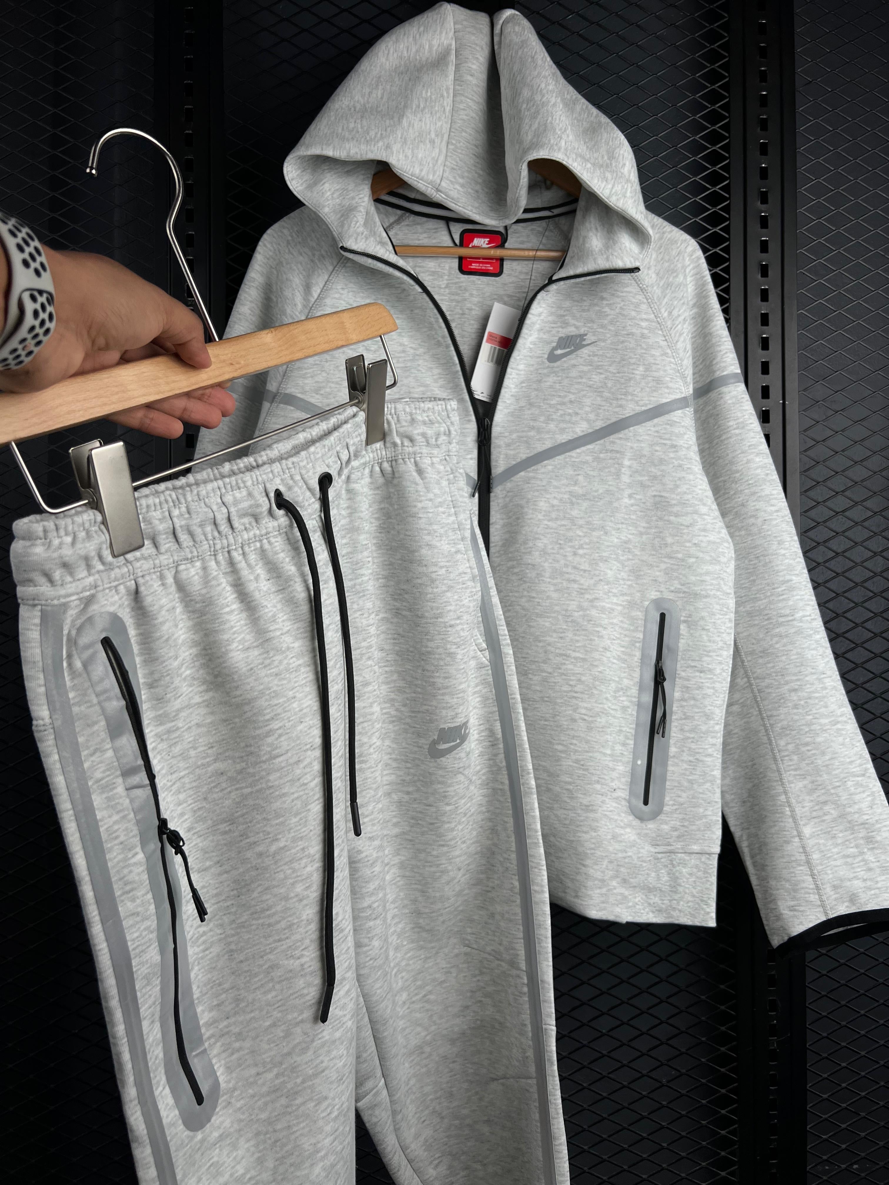 NIKE TECH FLEECE TRACKSUIT