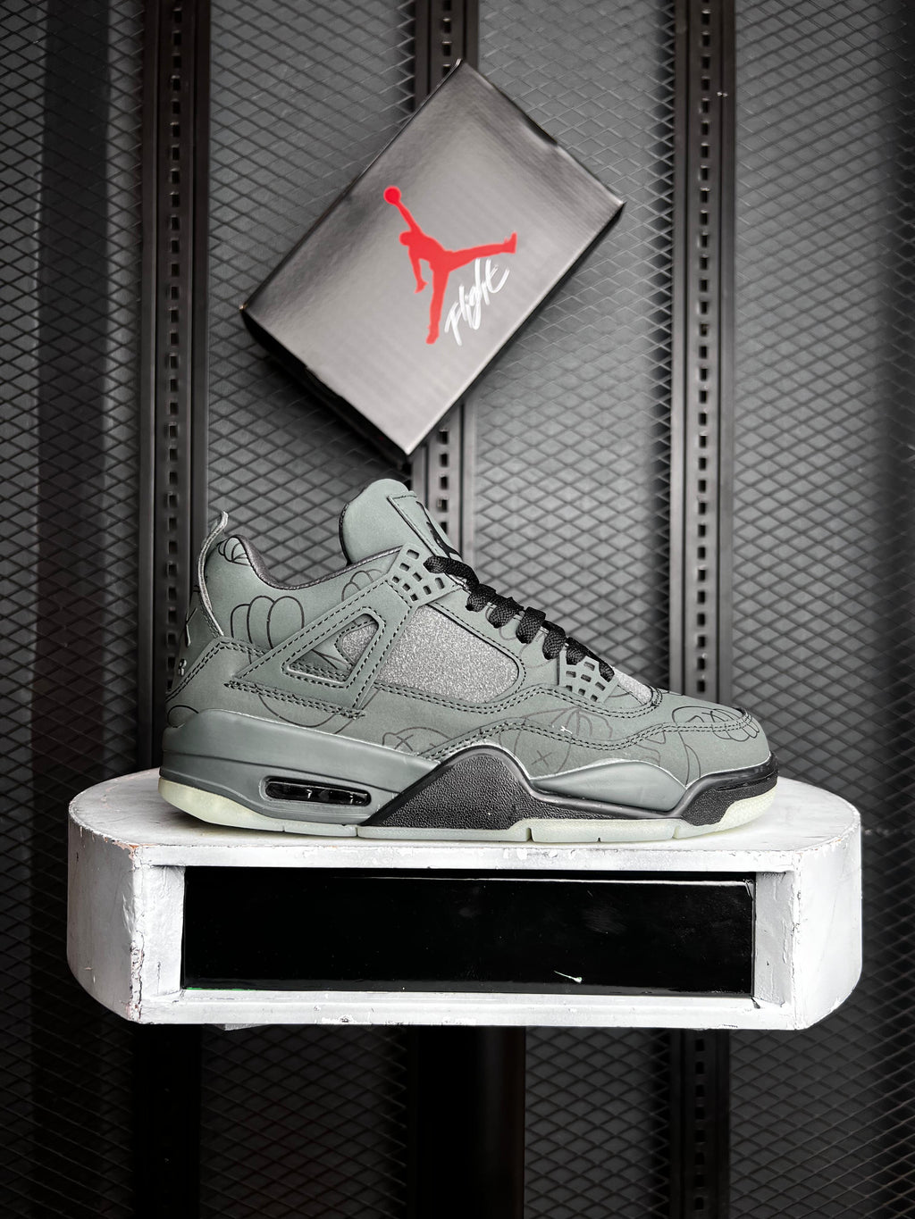 AIR JORDAN RETRO 4 KAWS