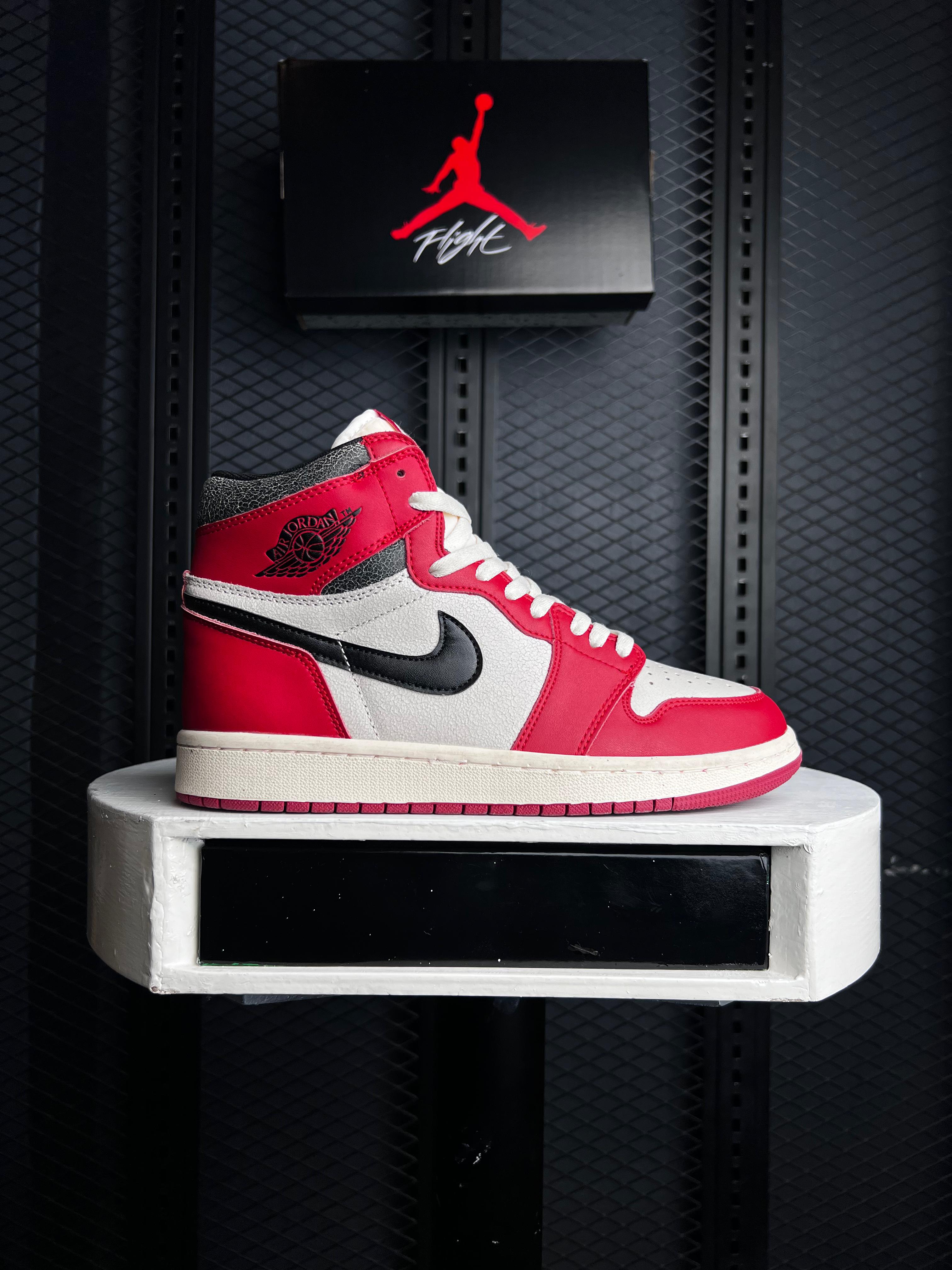 AIR JORDAN 1 HIGH OG “CHICAGO LOST AND FOUND”