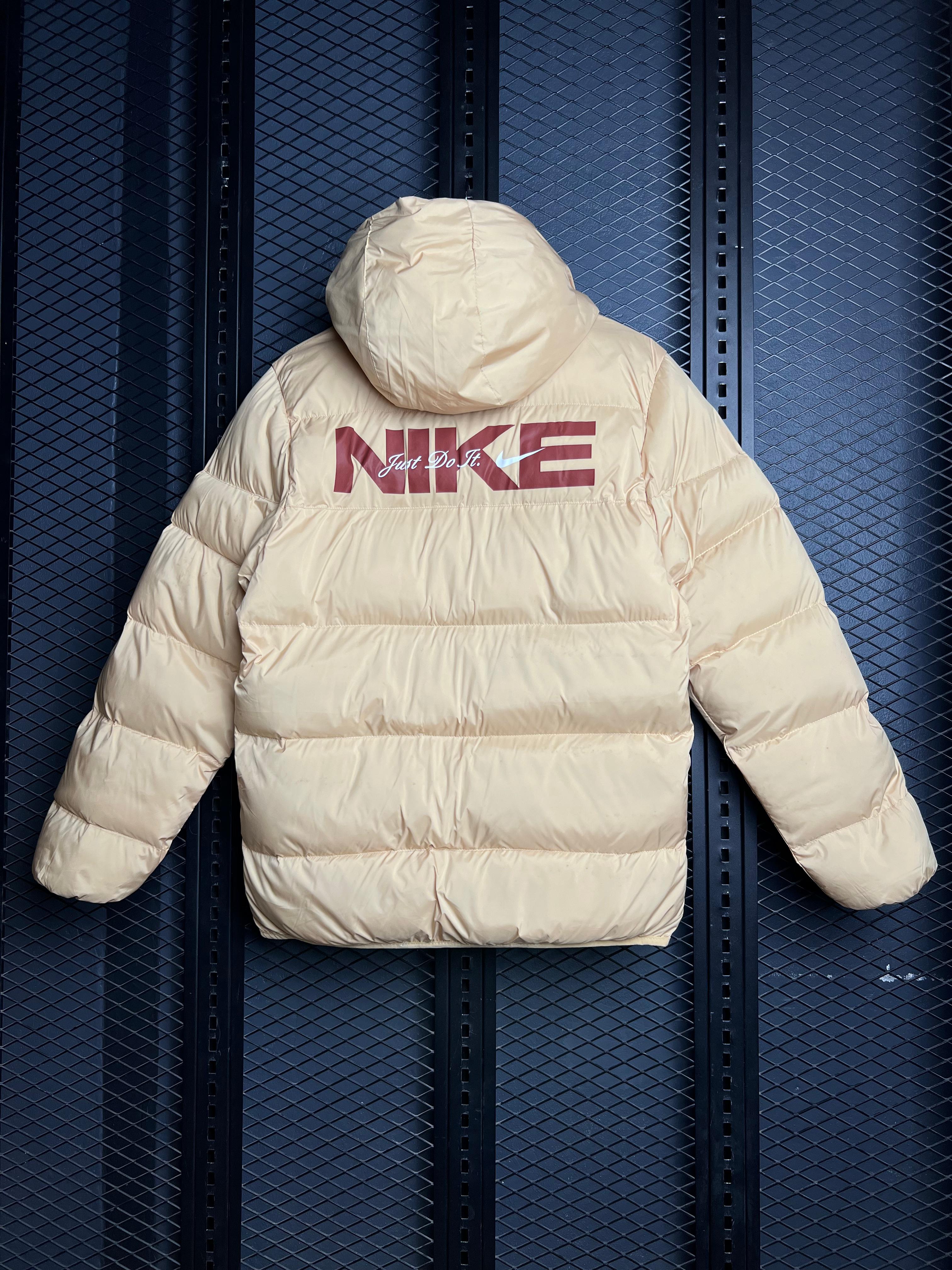 NIKE PUFFER JACKET CRÈME