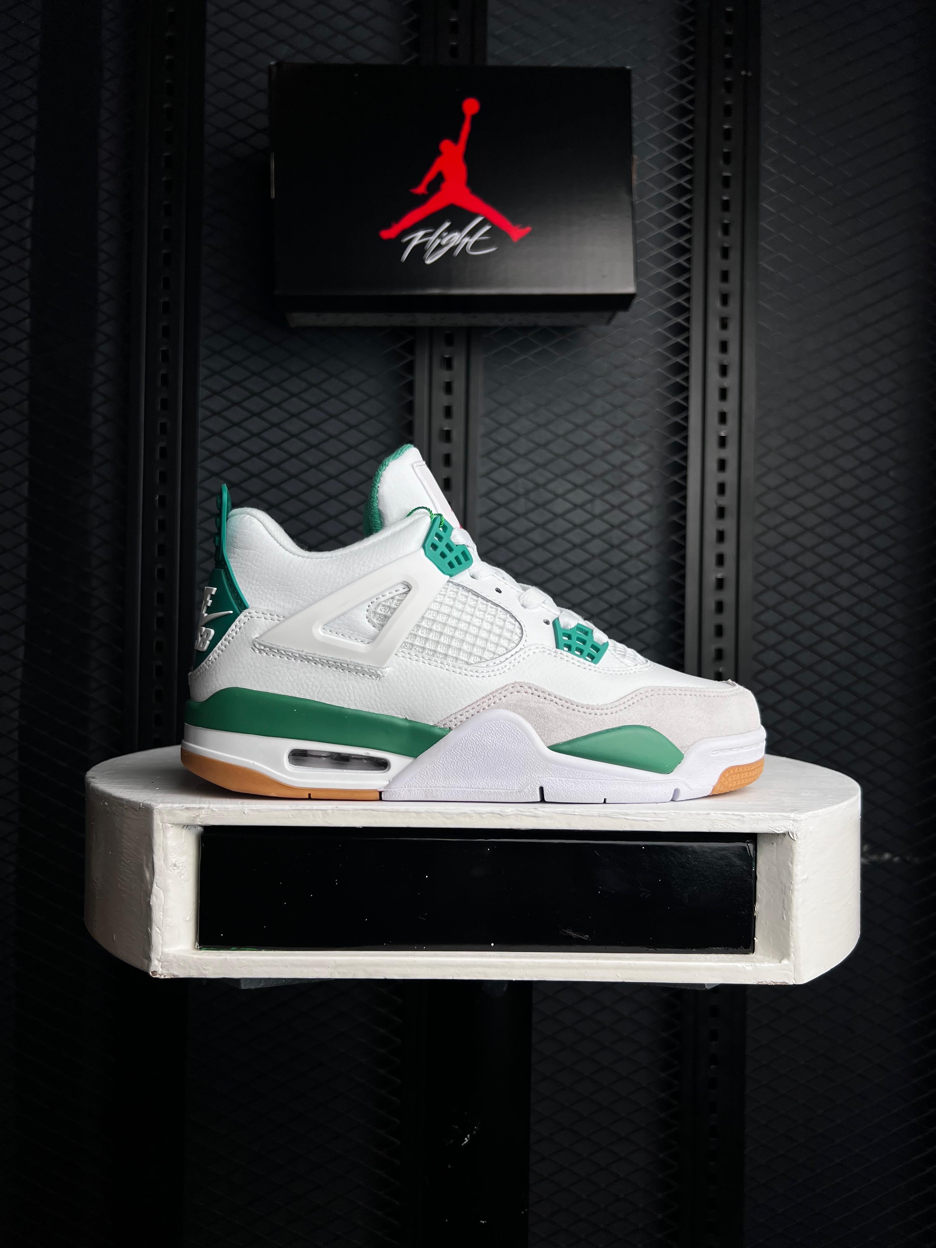 AIR JORDAN 4 RETRO PINE GREEN