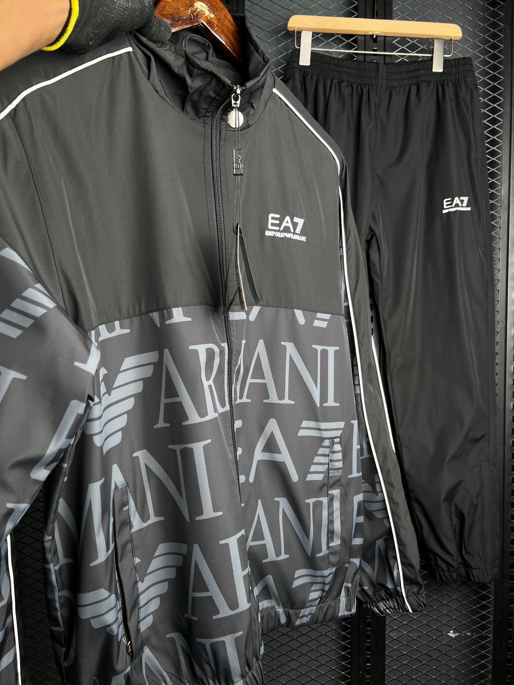 EA7 EMPORIO ARMANI TRACKSUIT