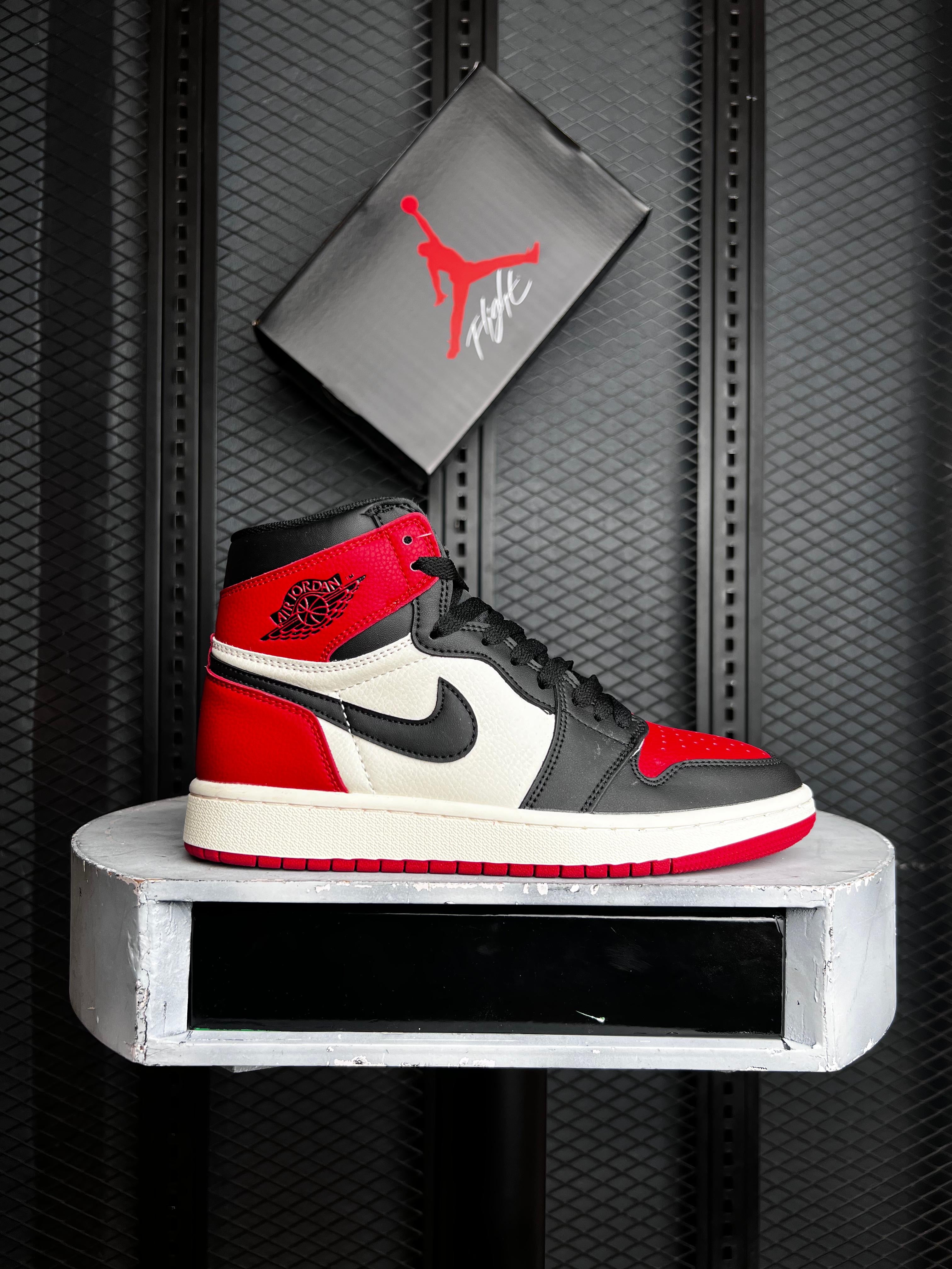 AIR JORDAN 1 RETRO HIGH OG “ BRED TOE”