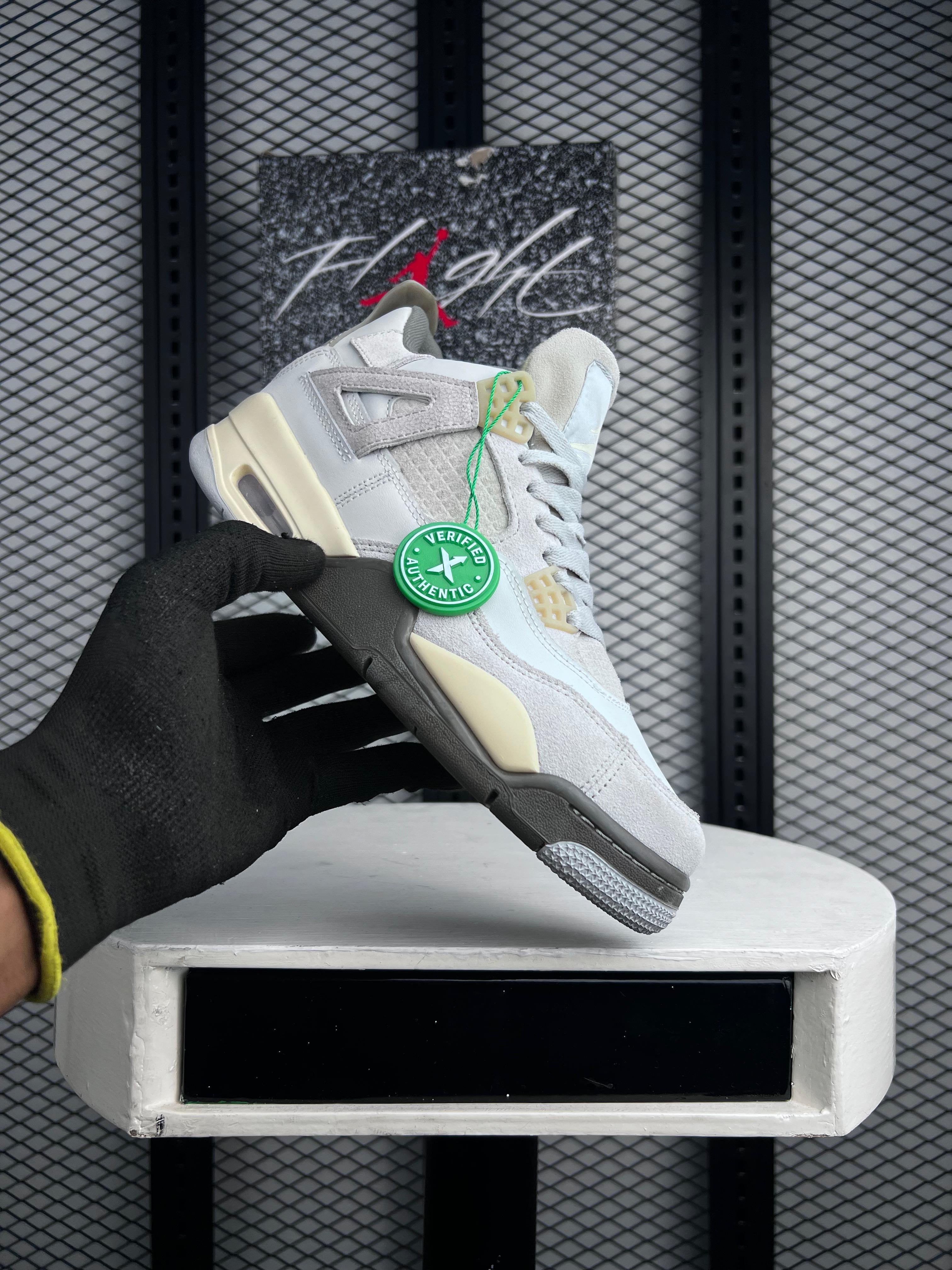 AIR JORDAN 4 RETRO SE CRAFT “PHOTON DUST”