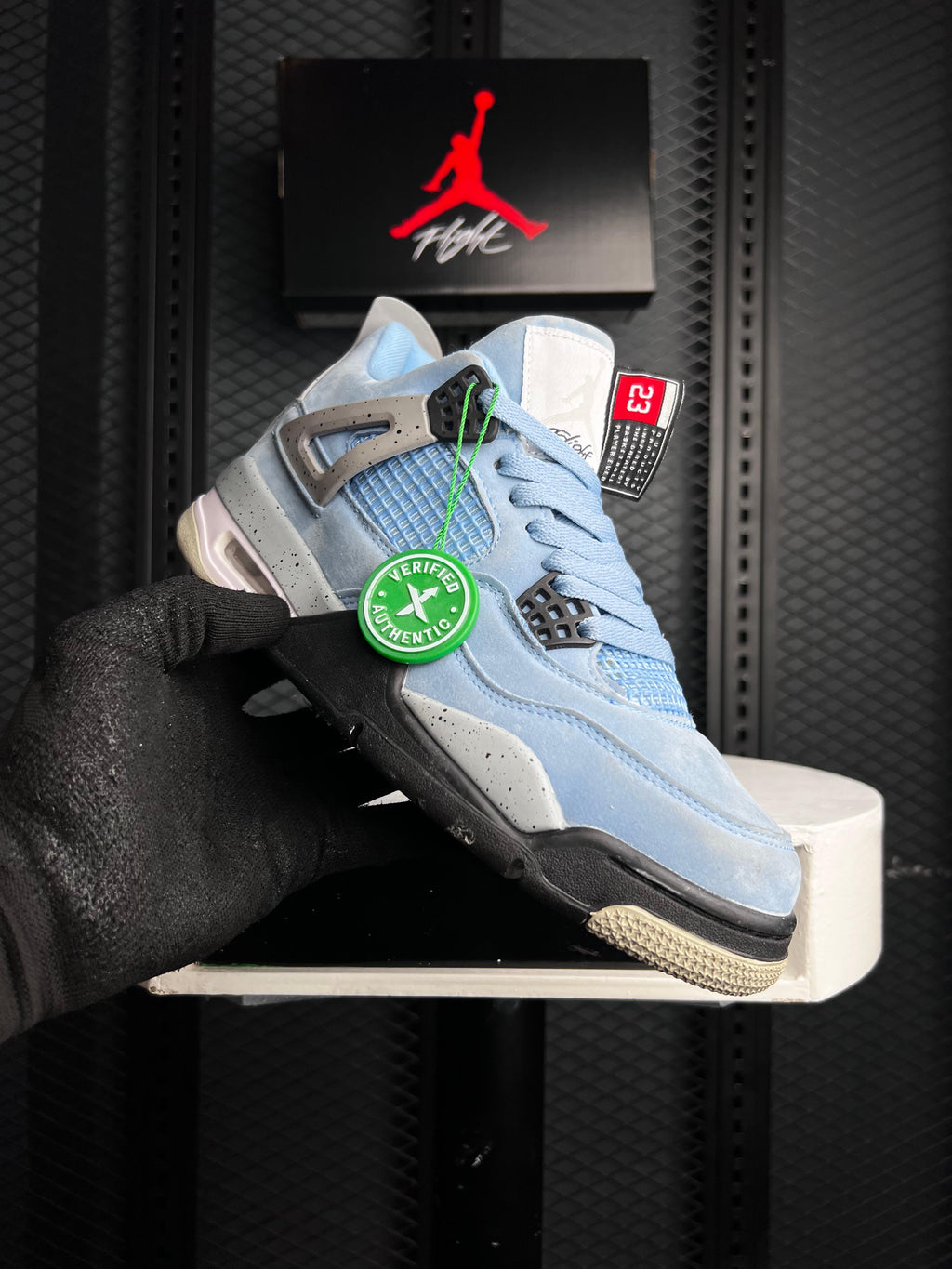 AIR JORDAN 4 RETRO UNIVERSITY BLUE