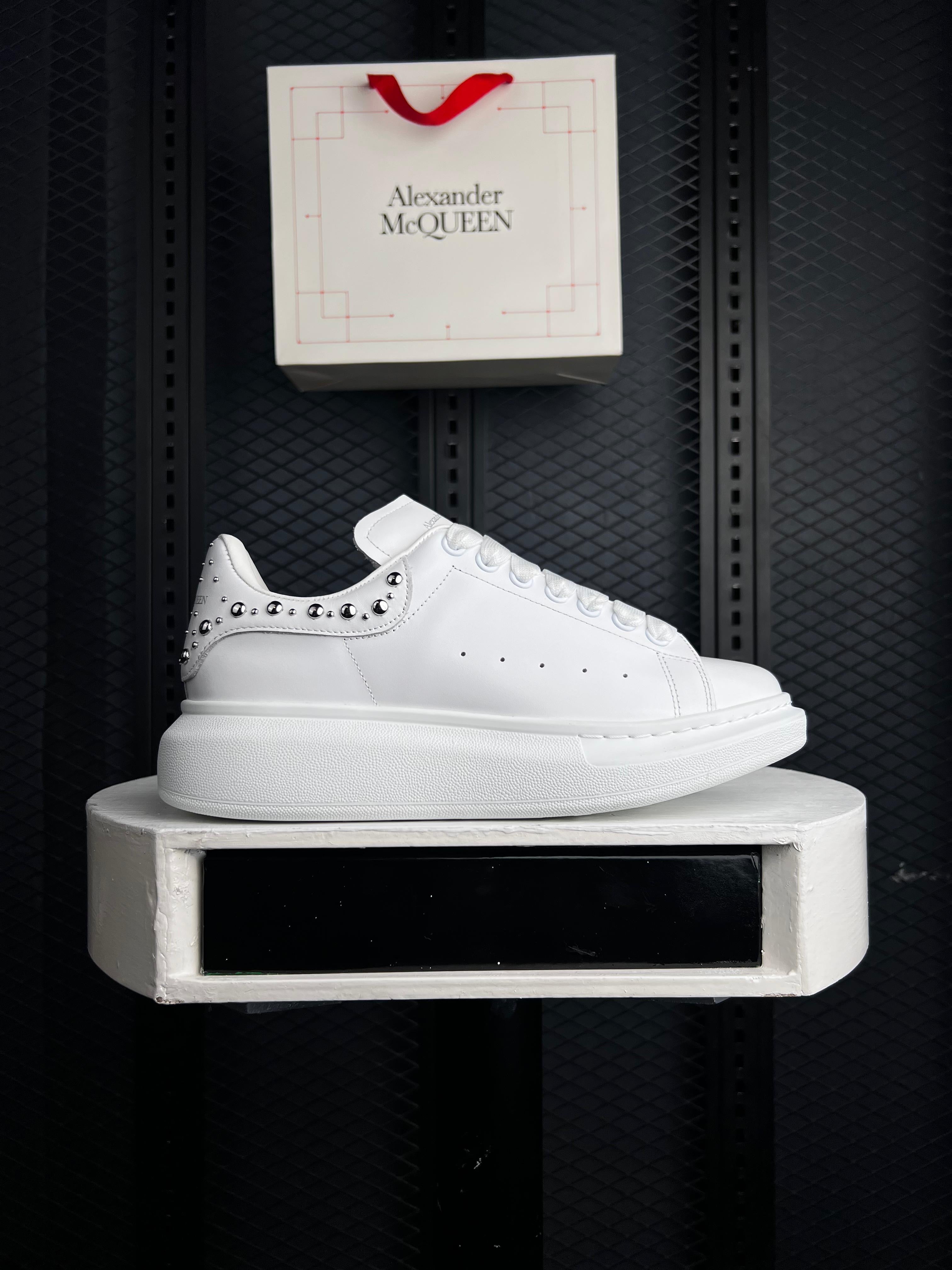 ALEXANDER MCQUEEN STUD EMBELLISHED SNEAKERS