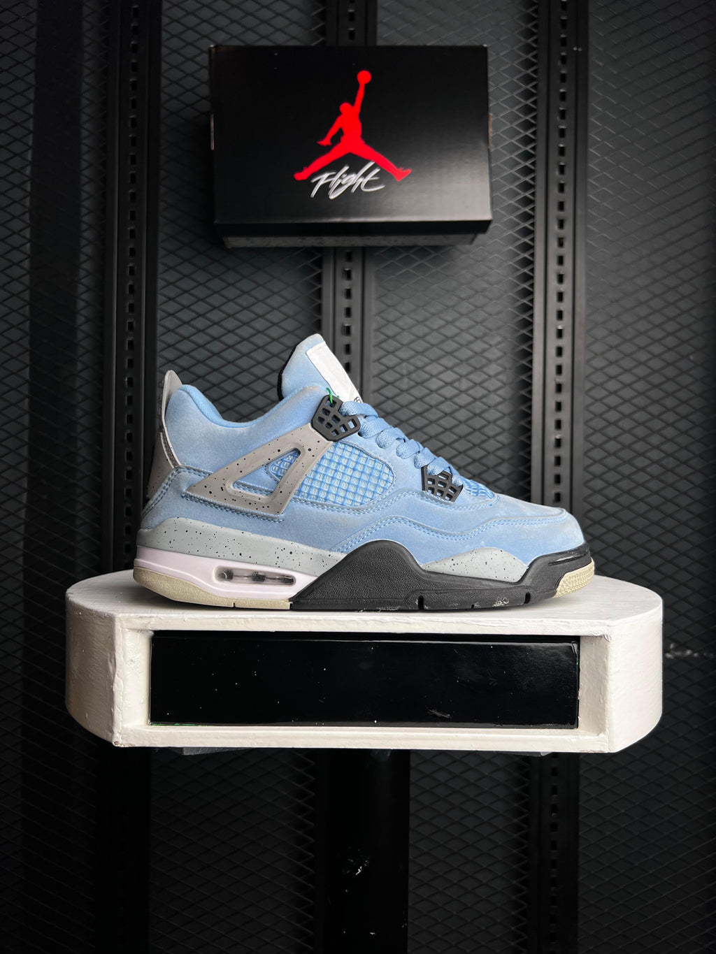 AIR JORDAN 4 RETRO UNIVERSITY BLUE