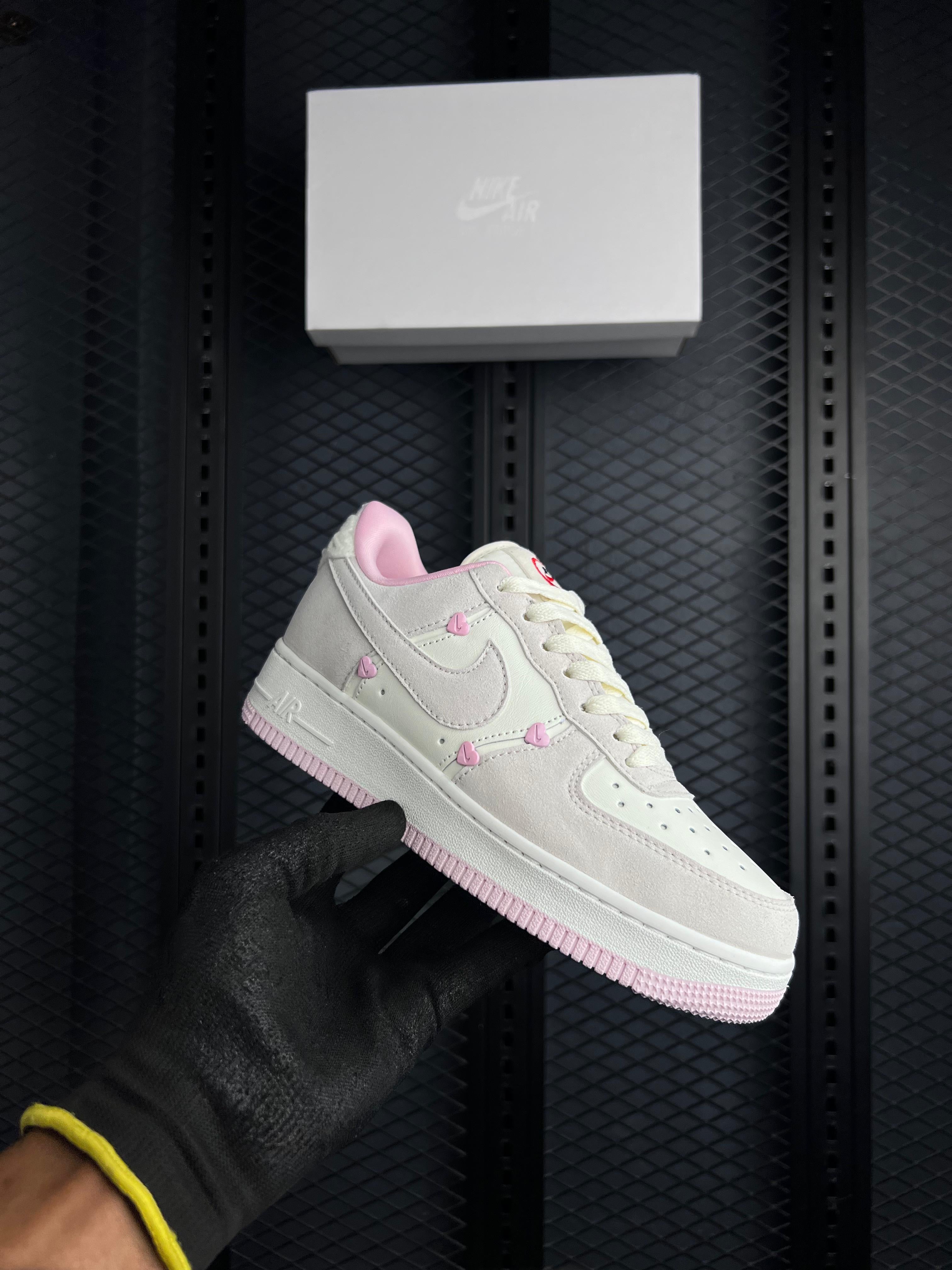 NIKE AIR FORCE 1 LOW VALENTINES DAY