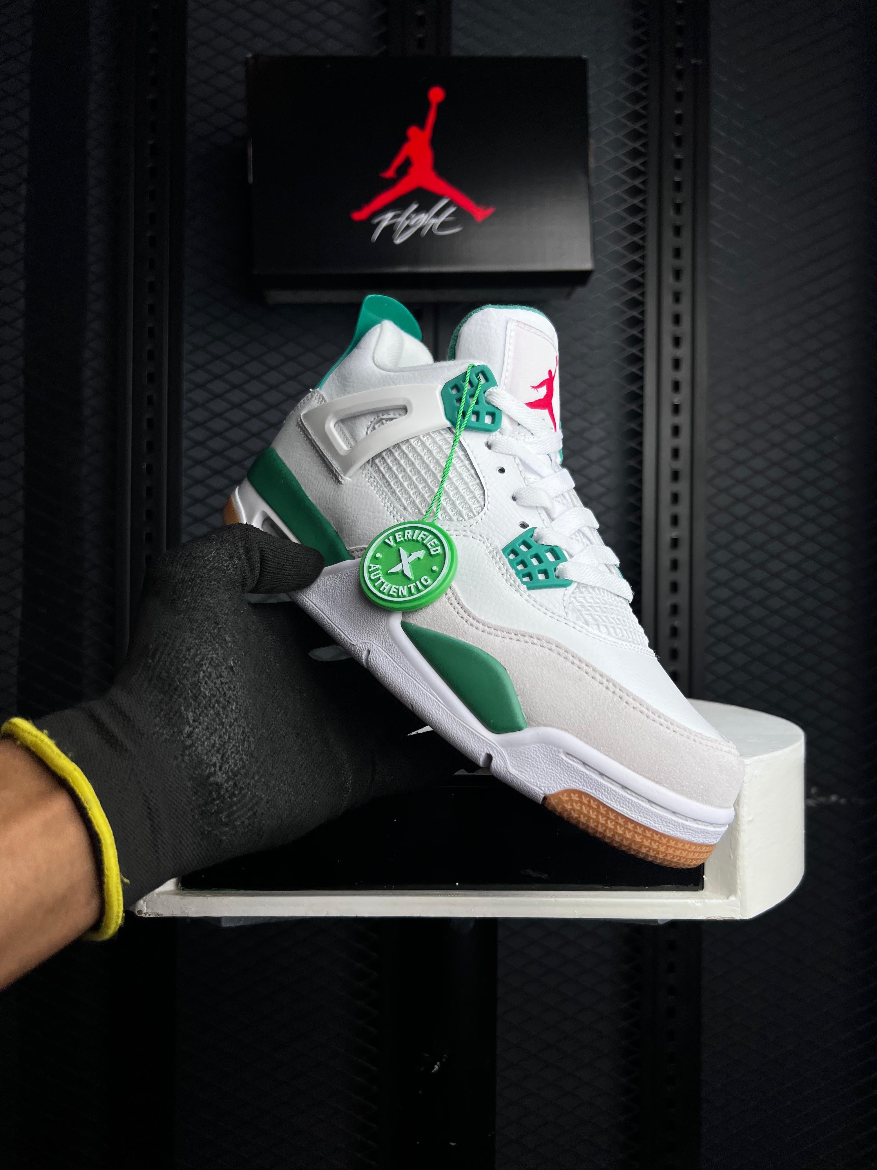 AIR JORDAN 4 RETRO PINE GREEN