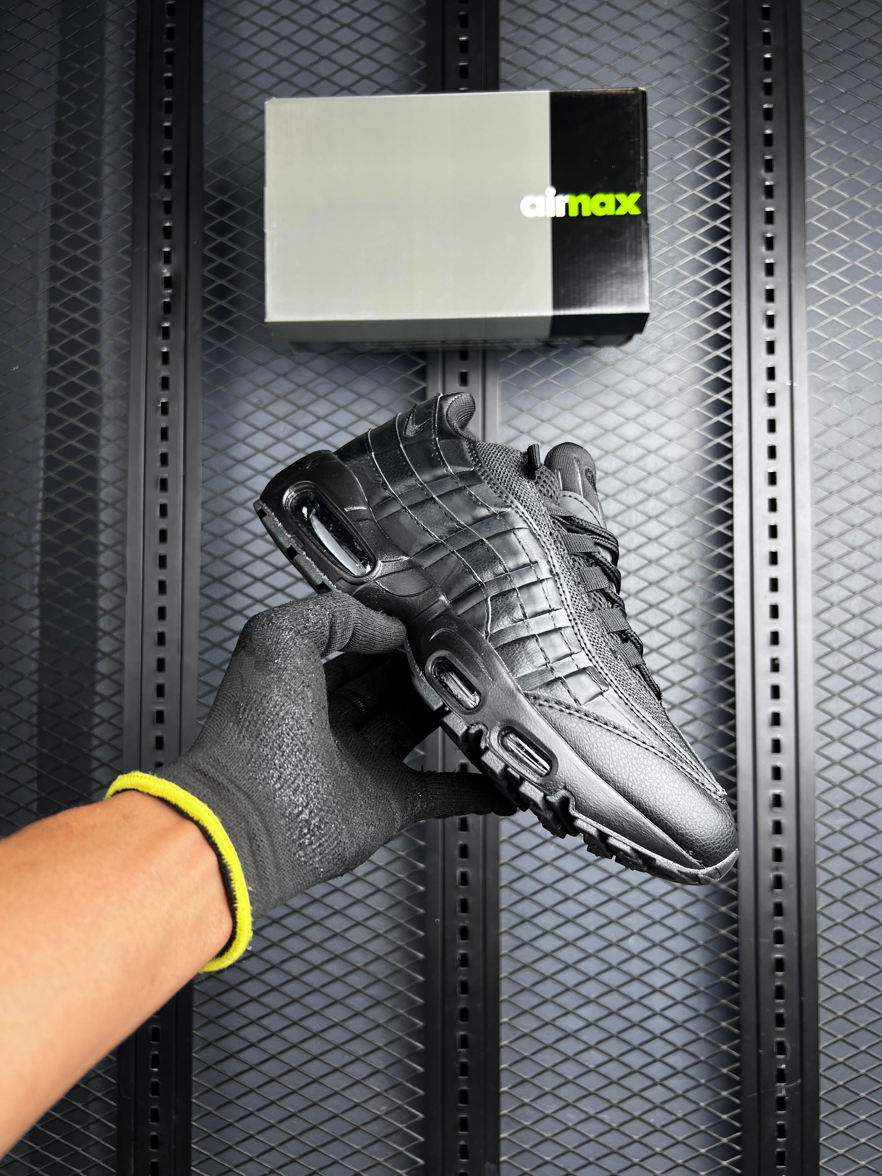 NIKE AIR MAX 95 “TRIPLE BLACK”