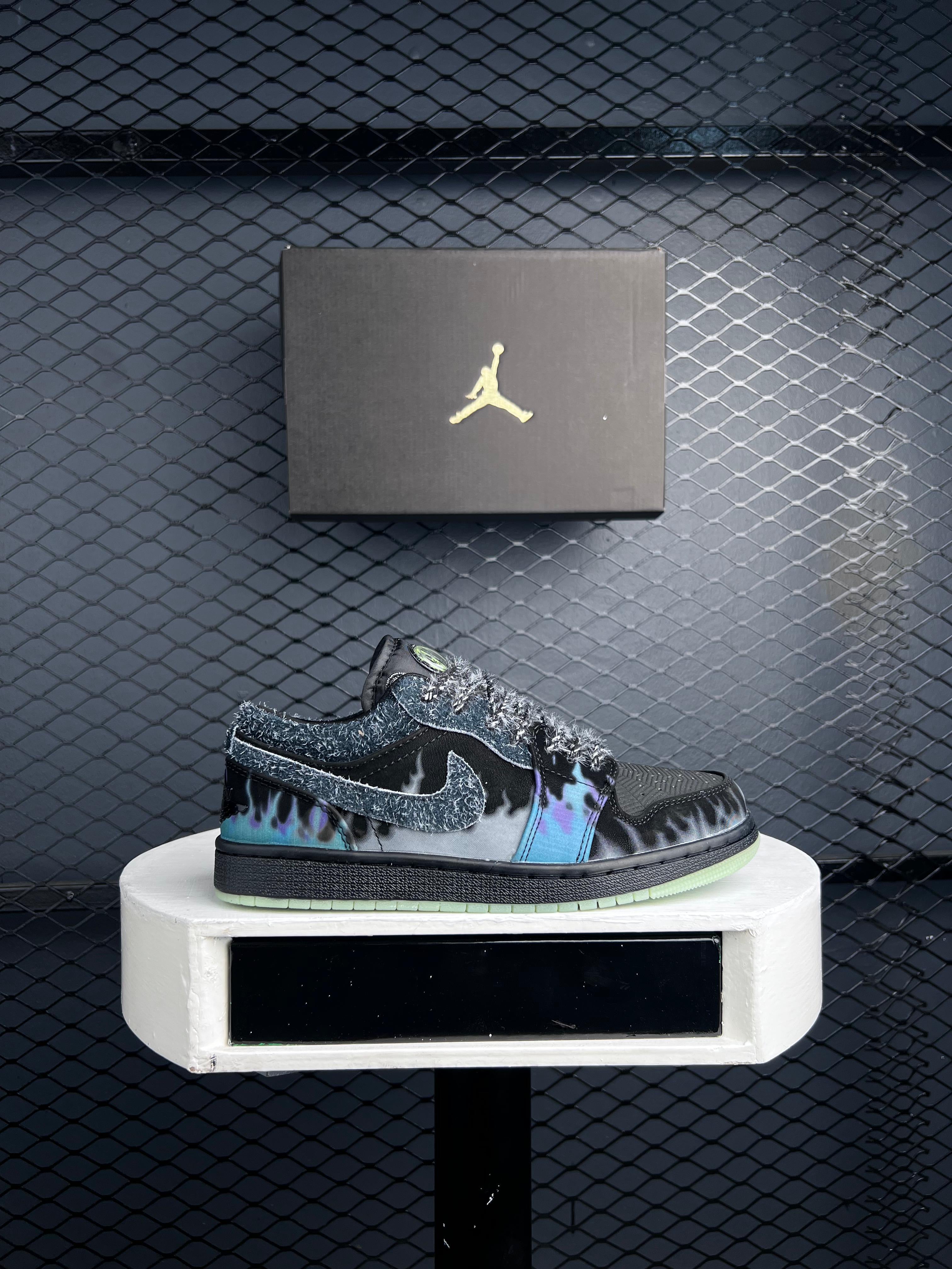 NIKE AIR JORDAN 1 LOW “ GS FORTUNE FLY HALLOWEEN “