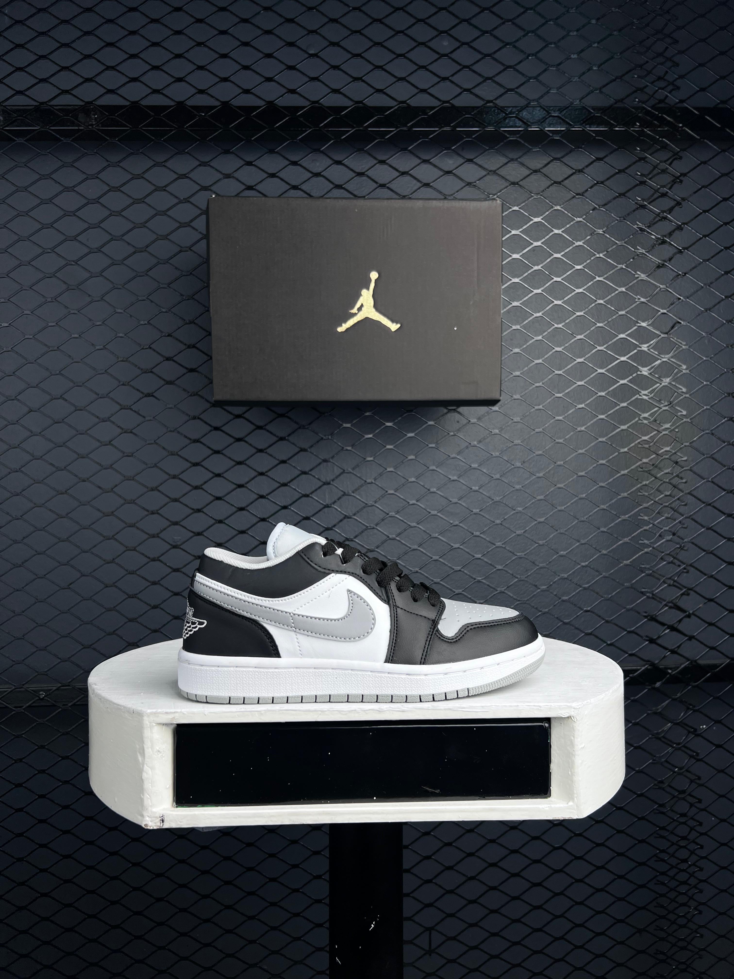 NIKE AIR JORDAN 1 LOW