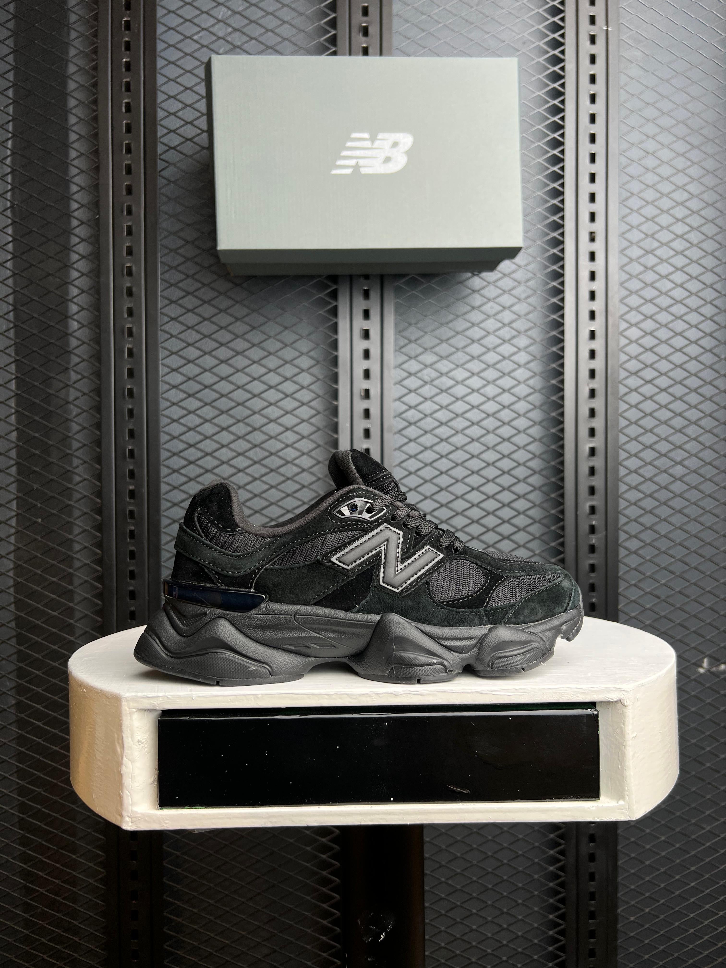 NEW BALANCE 9060 MONO BLACK