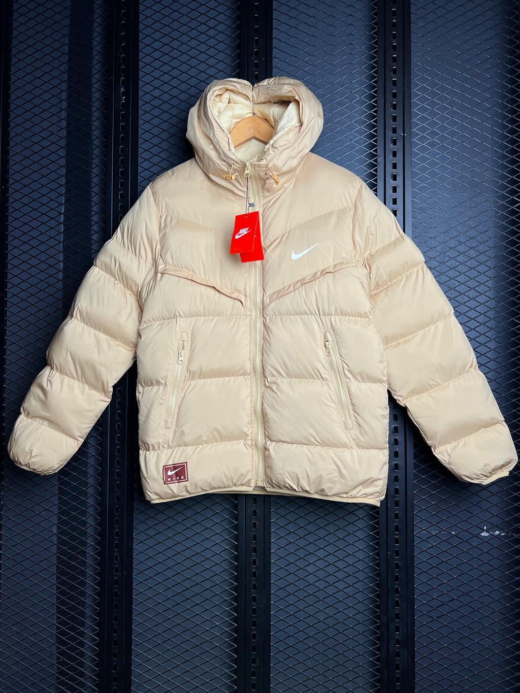 NIKE PUFFER JACKET CRÈME