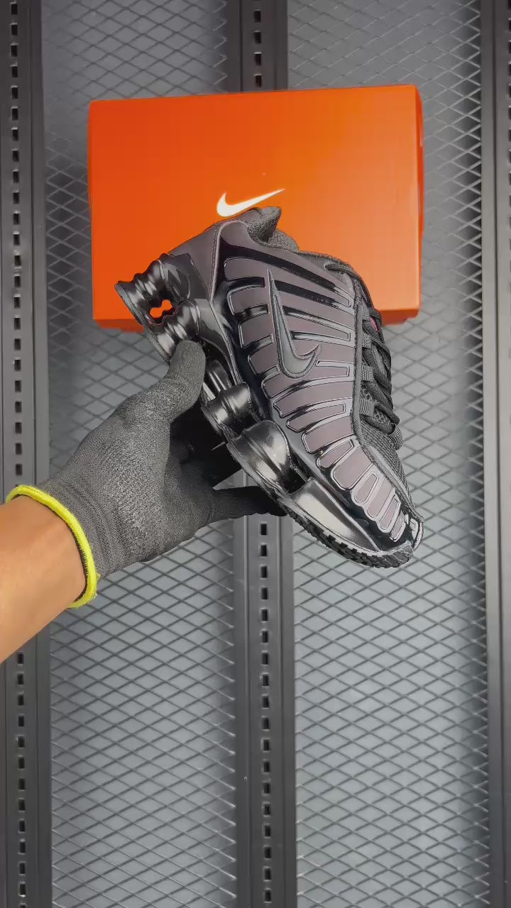 NIKE SHOX TL THERMOREACTIVE RED & BLACK COLOUR CHANGE